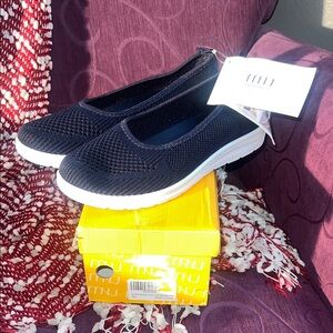 MUSSHOE Slip-on Womens Walking Shoes：Round Toe Mesh Sneaker size 8 - NIB